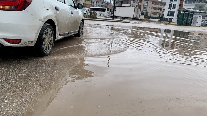 Eskişehir'de yağış sonrası sokaklar göle döndü
