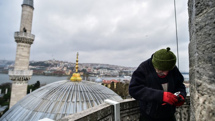 İstanbul'da mahyalar camilere asılmaya başlandı