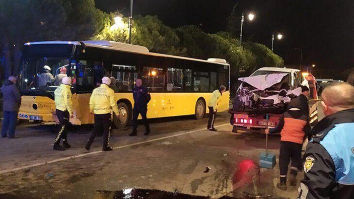 İstanbul Silivri'de İETT otobüsü ile otomobil kafa kafaya çarpıştı: 1 ölü 2 yaralı