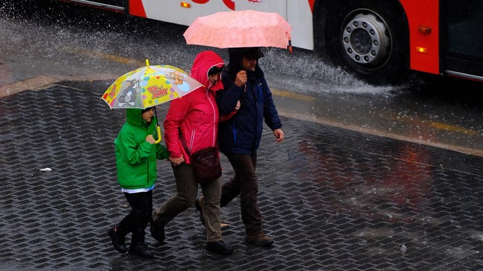 Ankara'da hava durumu! Sağanak yağış etkisini gösterdi