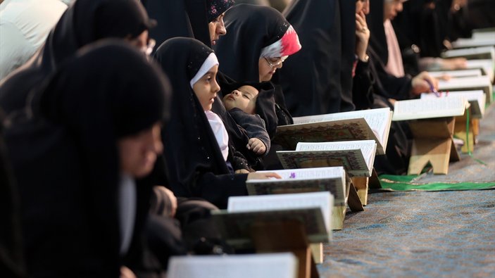 İran'da Ramazan ayında Kur'an-ı Kerim okuyanlar objektiflere yansıdı