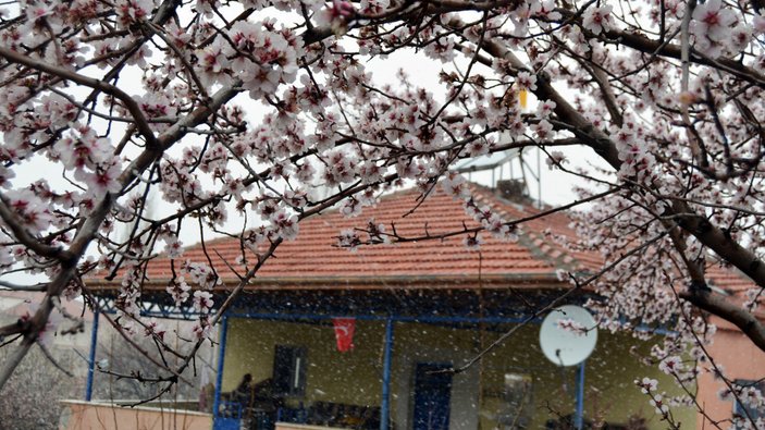 Türkiye'de kar yağışı! Aksaray beyaza büründü