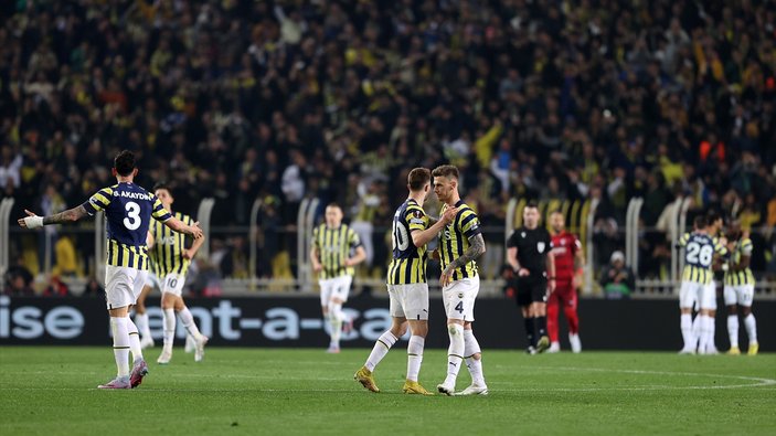UEFA'dan Fenerbahçe'ye para ve tribün kapatma cezası