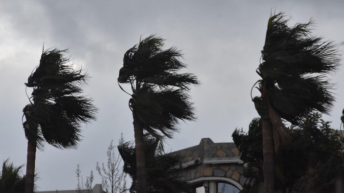 Meteroloji uyardı! İzmir'de kuvvetli rüzgar ve fırtınaya dikkat