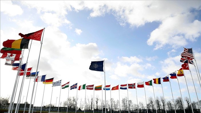 Finlandiya bayrağı, NATO'nun kuruluş yıldönümünde karargaha çekilecek