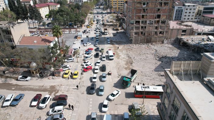 Kahramanmaraş’ta araç ve yaya trafiği artmaya başladı