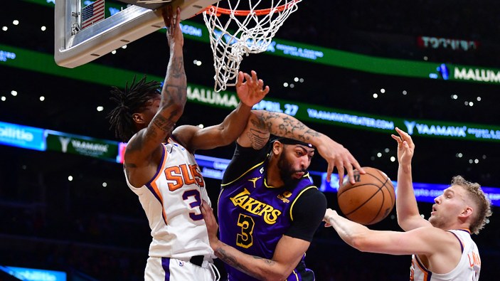 Los Angeles Lakers, Phoenix Suns'ı rahat geçti