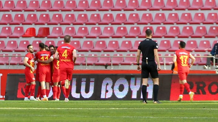 Kayserispor, Ümraniyespor'u üç golle geçti