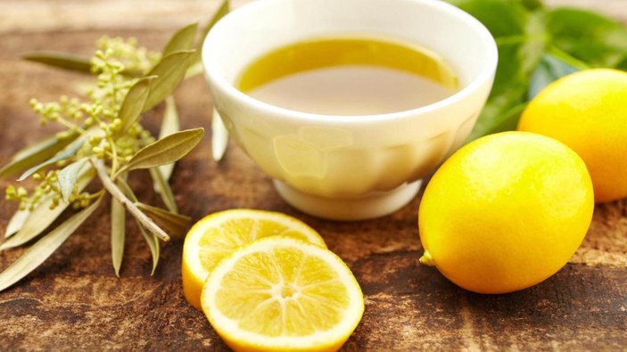 BOMBASTİK BİR İLAÇ: Limonun içerisine birkaç damla zeytinyağı damlatırsanız... Detaylar için tıklayınız!
