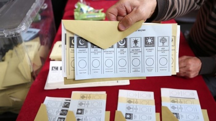 Son seçim anketi: Bu pazar seçim olsa oyunuzu hangi partiye verirsiniz?