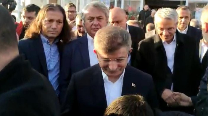 Gaziantep'te depremzededen Ahmet Davutoğlu'na tepki: Nereye gidiyor belli değil