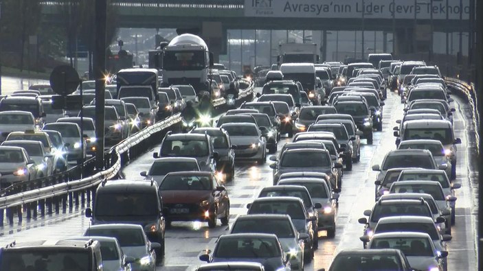 İstanbul'da bayram trafiği: Yoğunluk yüzde 80'e ulaştı