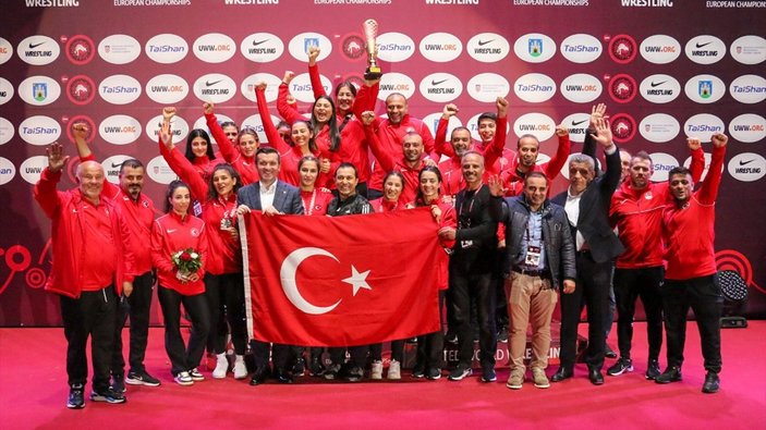 Kadın Güreş Milli Takımı, Avrupa Şampiyonası'nda ikinci oldu