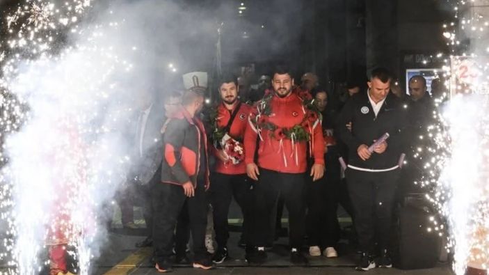 Şampiyon Rıza Kayaalp'e başkentte coşkulu karşılama