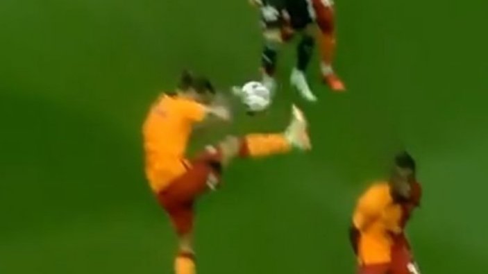 Beşiktaş'ın Galatasaray derbisinde penaltı beklediği pozisyon