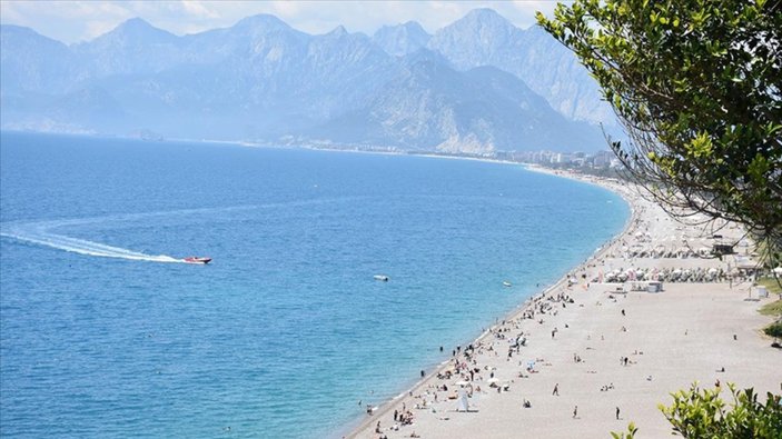 Yılın ilk dört ayında Antalya'ya gelen turist sayısı turizmde rekor sinyali veriyor