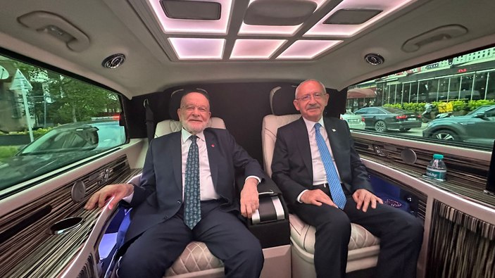 Temel Karamollaoğlu ve Kemal Kılıçdaroğlu mitinge aynı araçla geldi