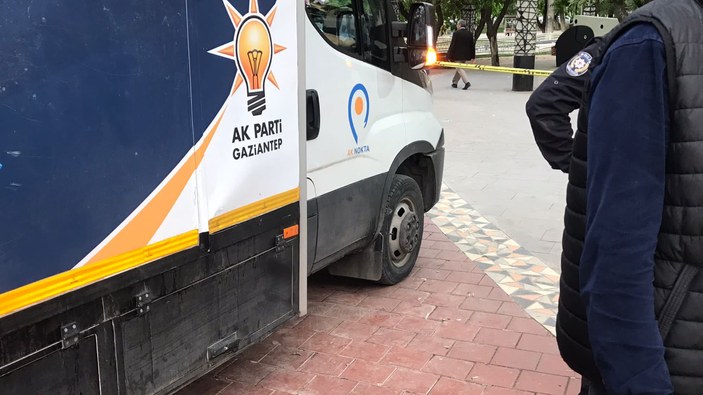 Gaziantep'te CHP'li ve İyi Partililerden AK Parti standına silahlı saldırı