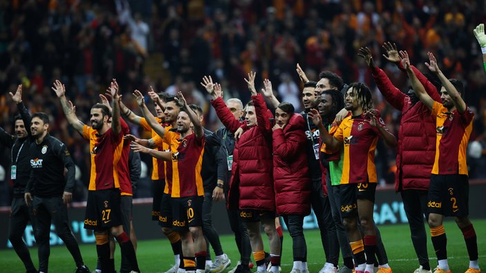 Galatasaray son haftalara lider girince şampiyon oluyor