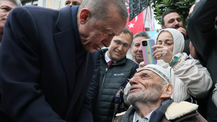 Cumhurbaşkanı Erdoğan, İstanbul mitinginde gündem olan Hüseyin Dede ile fotoğraf çektirdi
