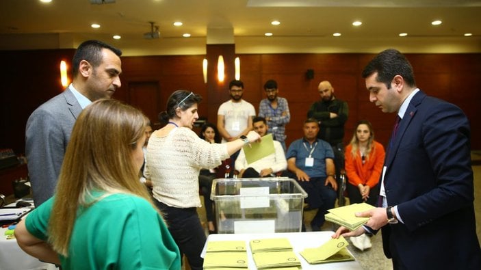 Azerbaycan'da oy kullanma işlemi sona erdi
