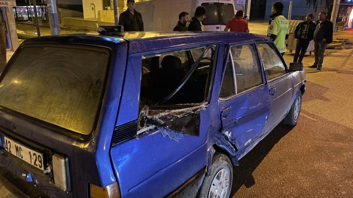 Konya'da minibüsle otomobilinin çarpıştığı kazada 9 kişi yaralandı
