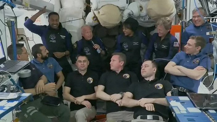 Yeni turist ekibi, uzay istasyonuna ulaştı