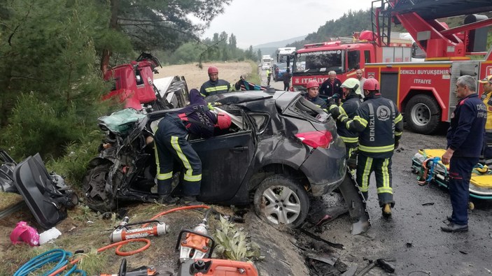 Denizli'de trafik kazasında bir aile yok oldu: 4 ölü, 1 yaralı