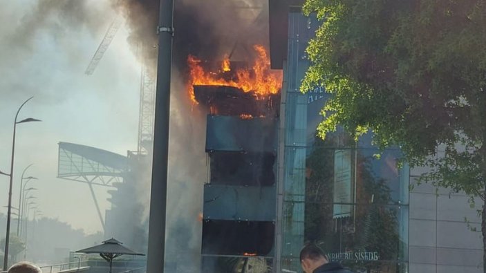 Sarıyer'deki İstinyaPark AVM'de yangın paniği