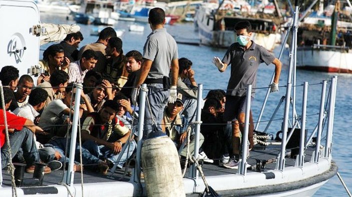 Akdeniz'de yaklaşık 500 göçmeni taşıyan tekneden haber alınamıyor