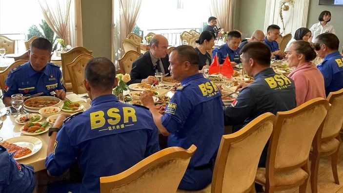 Çinli arama kurtarma ekibi, Türk mutfağına ait lezzetleri tattı