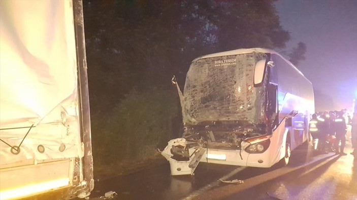 Sakarya'da AK Partili seçmenleri taşıyan otobüs kaza yaptı: 22 yaralı