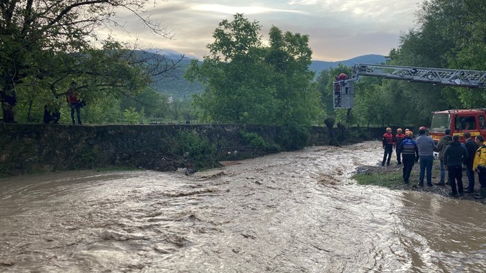 Şiddetli yağış, Karabük'te toprak kaymasına neden oldu