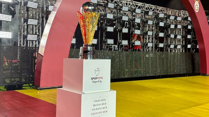 Galatasaray'dan Fenerbahçe'ye kupa göndermesi