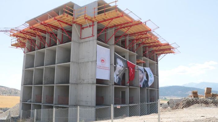 Depremin merkezi Kahramanmaraş'ta afet konutları yükseliyor