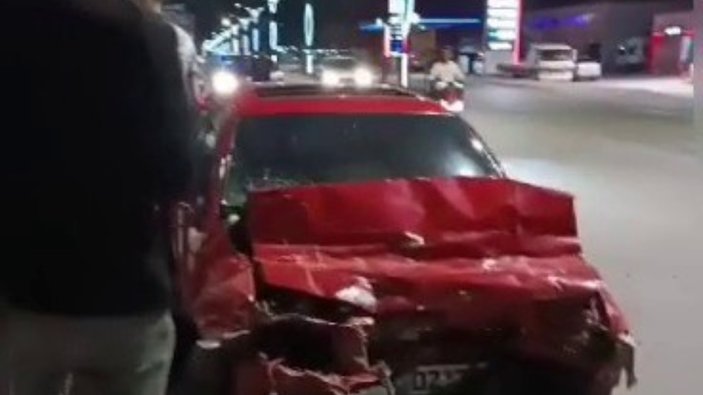 Tokat'ta kamyonet ve otomobil çarpıştı: 1'i çocuk 4 yaralı