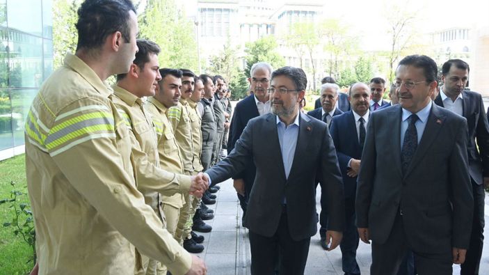 Tarım ve Orman Bakanı İbrahim Yumaklı'dan yangınla mücadele mesajı: 7/24 yeşil vatan nöbetimiz devam ediyor