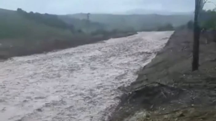 Kırıkkale'de duvarları yıkılan ağırdaki küçükbaş hayvanlar sele kapıldı