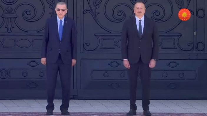 Cumhurbaşkanı Erdoğan Bakü'de resmi törenle karşılandı