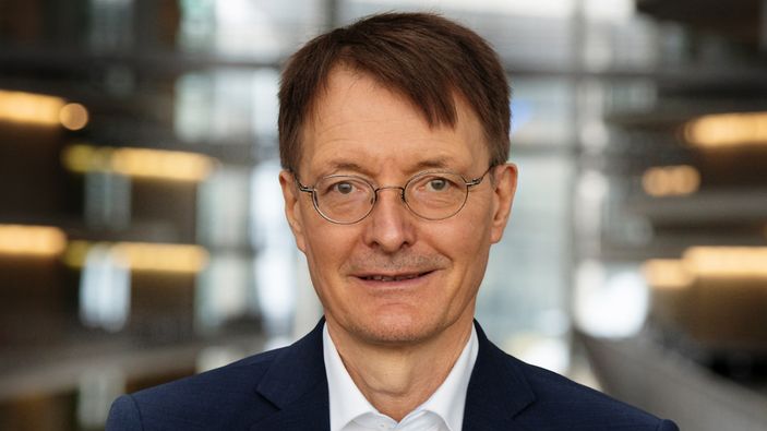 Almanya Sağlık Bakanı'ndan şaşırtan paylaşım