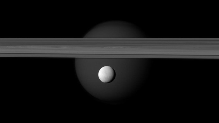 Satürn'ün uydusu Enceladus'ta yaşam elementi bulundu