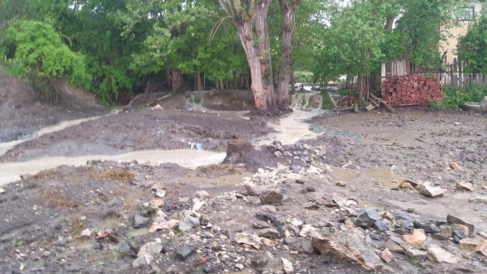 Çankırı'da sağanak: Köy yolları göle döndü, tarım arazileri zarar gördü