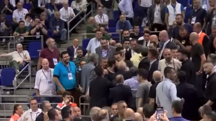 Fenerbahçe Divan Kurulu'nda olaylar çıktı