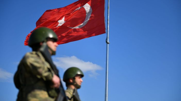 Yunanistan ve Suriye sınırında 14'ü terör örgütü mensubu 32 kişi yakalandı