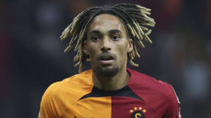 Juventus, Sacha Boey'i gündemine aldı