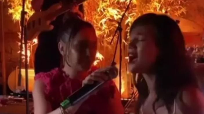 Pınar Deniz, yine şarkı söyledi