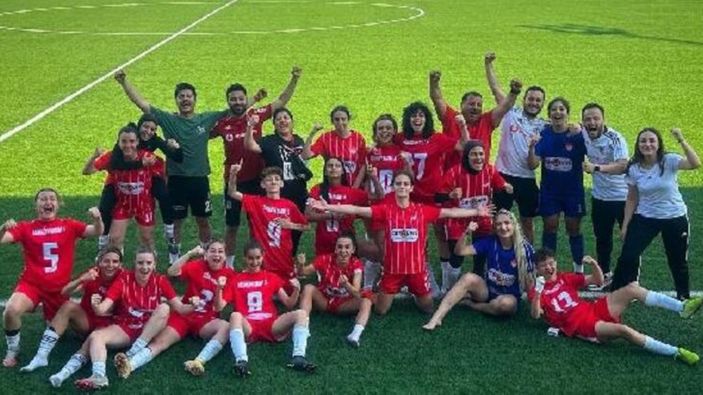 Kadınlar maçında hakemden ilginç penaltı hatası