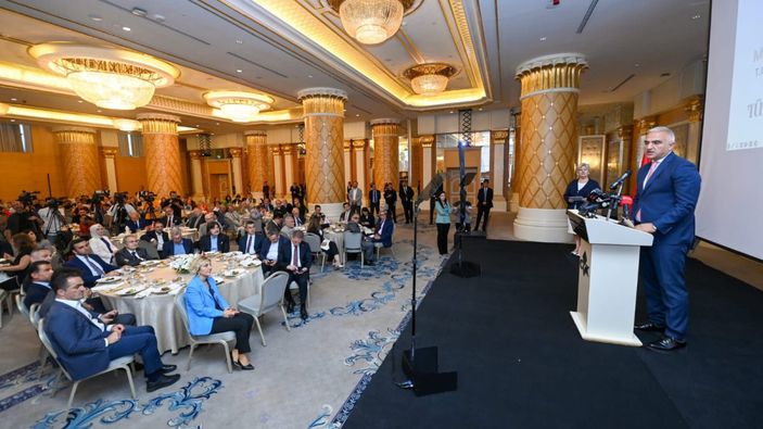 Mehmet Nuri Ersoy'dan turizm mesajı: 2023 turizm hedeflerimizi koruyoruz