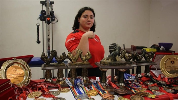Bilek güreşinde 38 madalyası var: Merve Dünya Şampiyonası'na hazırlanıyor