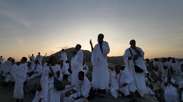 Hacı adaylarının Arafat'a yolculuğu başladı: Hac farizası tamamlanacak